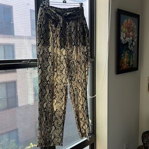 Brand: Mitto Shop size large